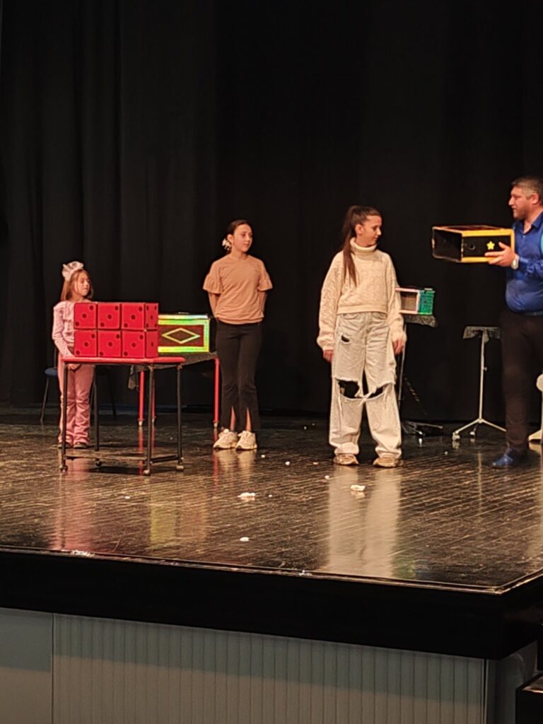 Održan mini cirkus ,,Maksi zabava”