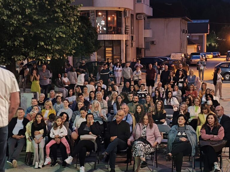 VEČE SMIJEHA UZ BRAĆU ŠUKOVIĆ ODUŠEVILO PUBLIKU U ANDRIJEVICI